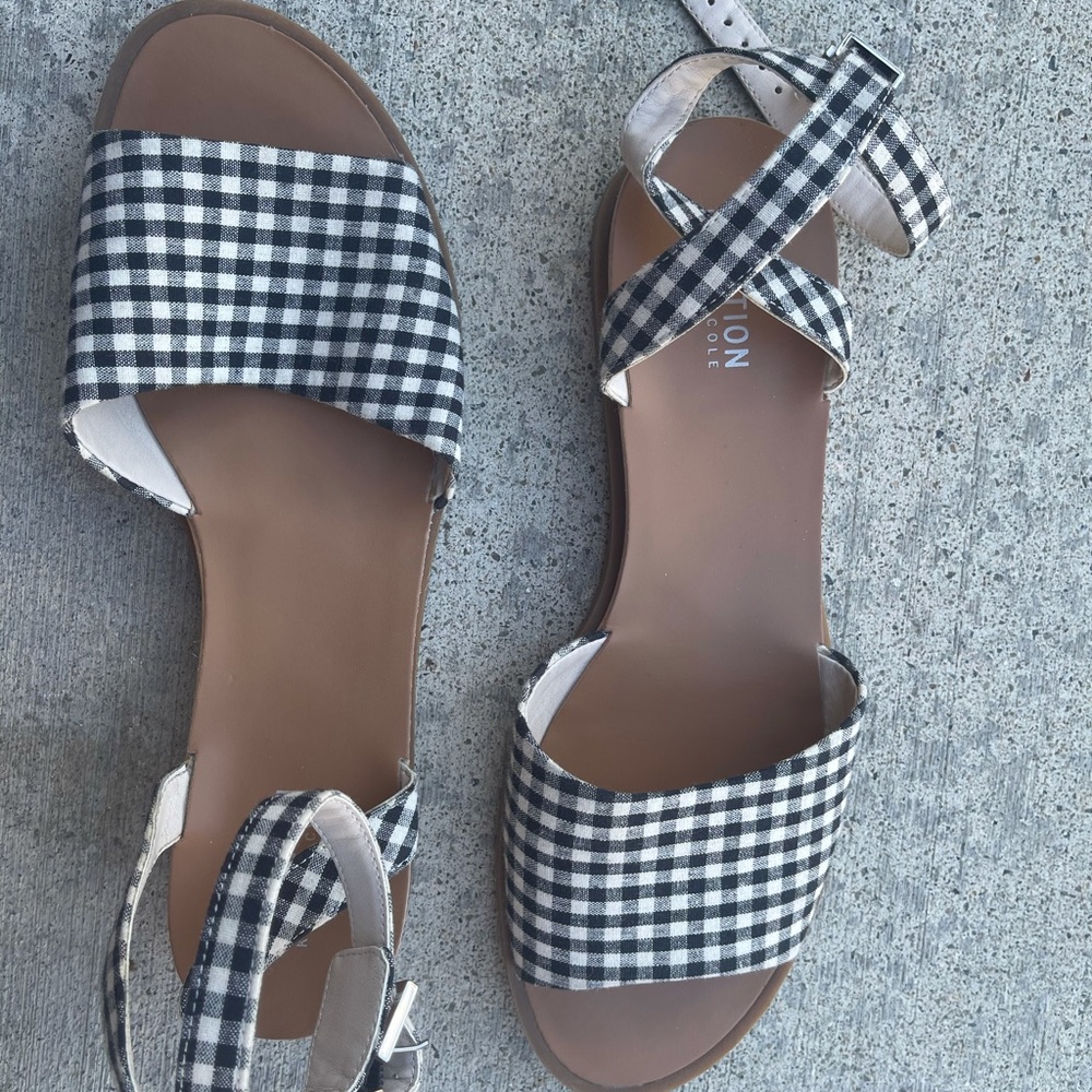 KENNETH COLE Checkered Sandals - Picture 2 of 4